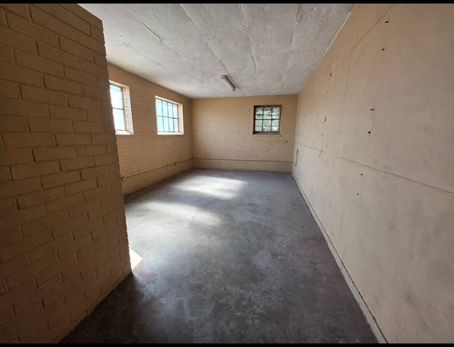 1,345M² WAREHOUSE TO LET IN BOOYSENS